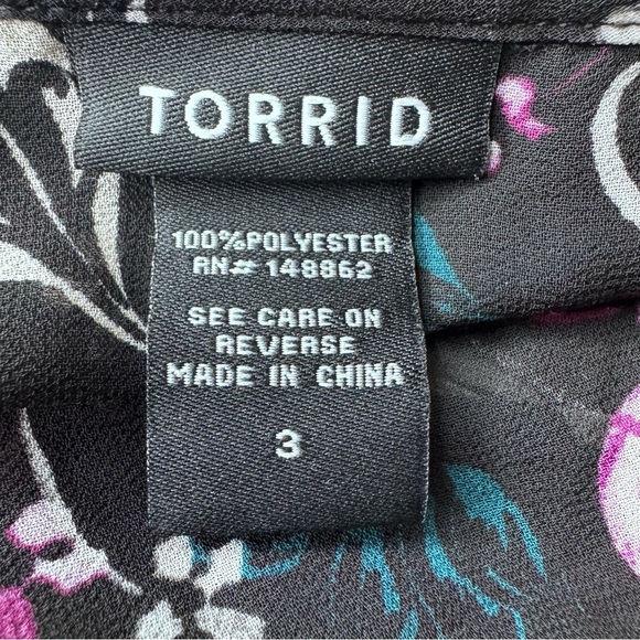 Torrid Black Floral Sheer Button Front Vneck Blouse Size 3X - Picture 9 of 9
